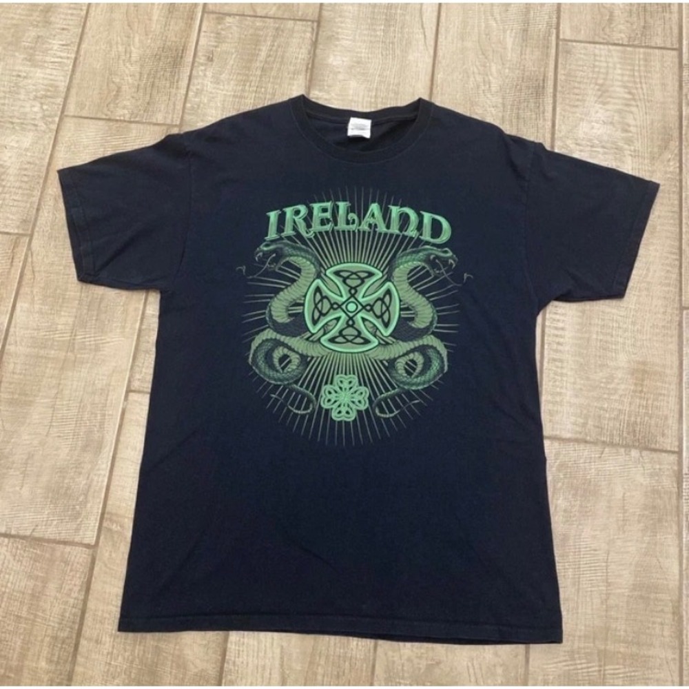 Ireland Y2K Tee Short Sleeve Shirt L Snakes Celtic Cross Shamrock Grunge Fairy